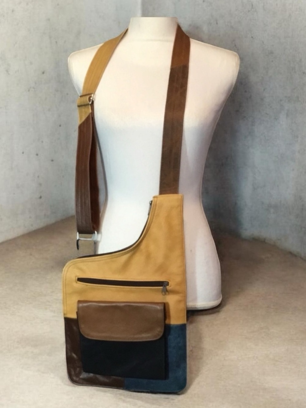 Classic Tan Leather Shoulder Bag - Timeless Women's Handbag - Picture 1 of 14